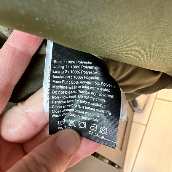 Helly Hansen Women's Parka
Winter Coat - Fur Hood- like new - Picture 10 of 10